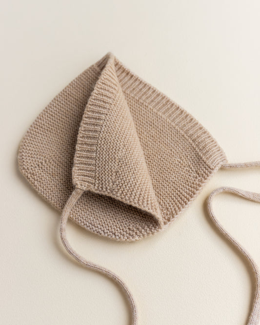 Merino Mützchen 'Bonnet Dolly Sand'