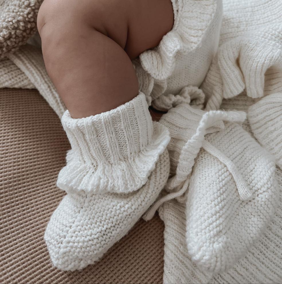 KNIT BOOTIES | Strickschuhe "Coconut Frill"
