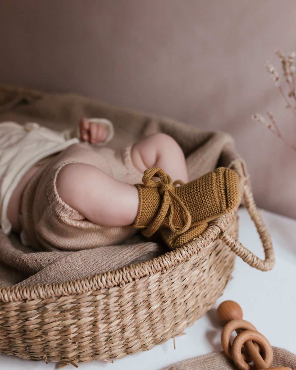 Knitted shoes 'Booties Ocher' Merinowool
