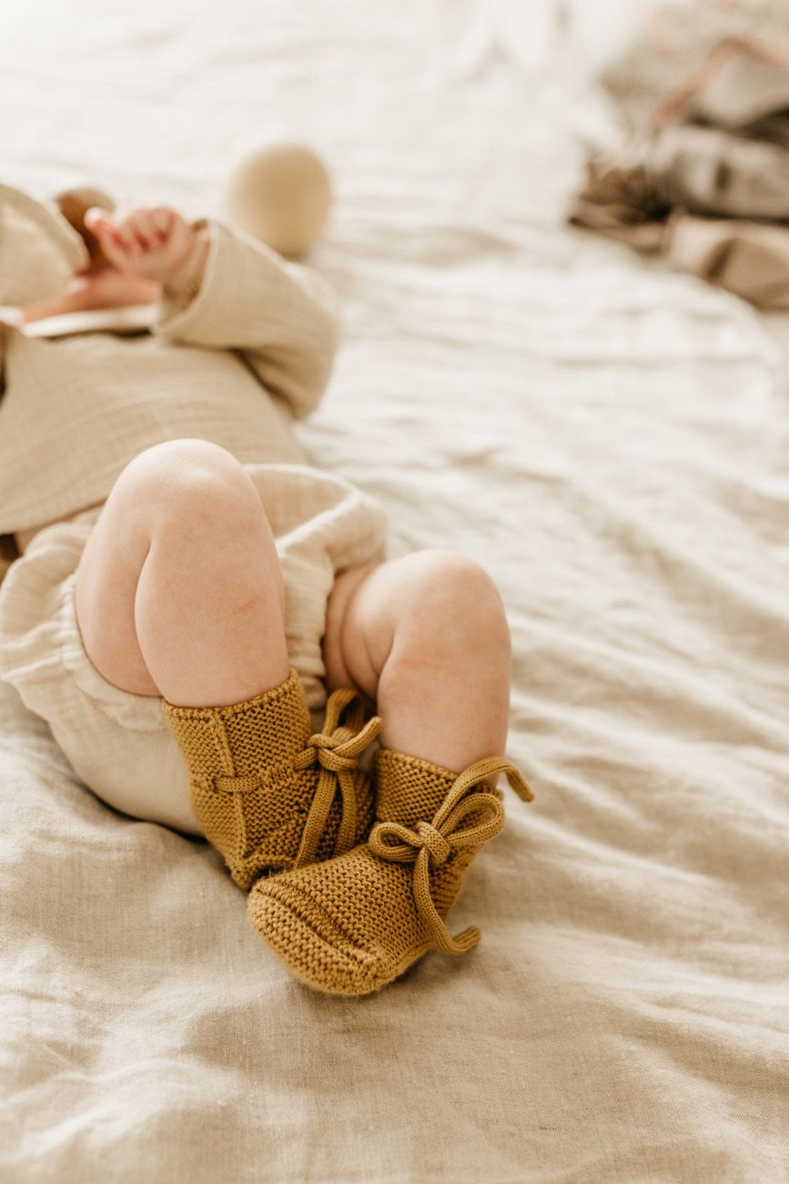 Knitted shoes 'Booties Ocher' Merinowool