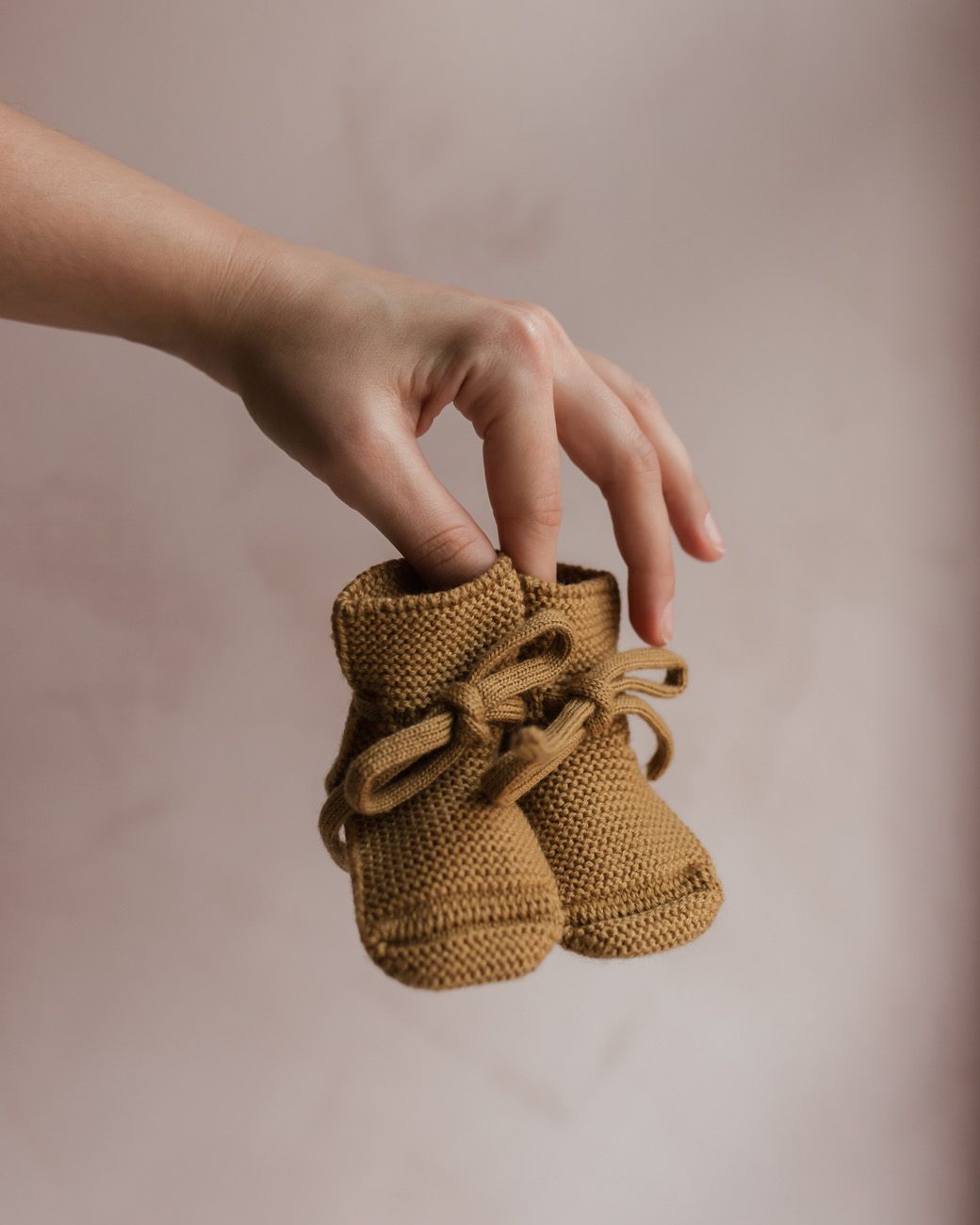 Knitted shoes 'Booties Ocher' Merinowool