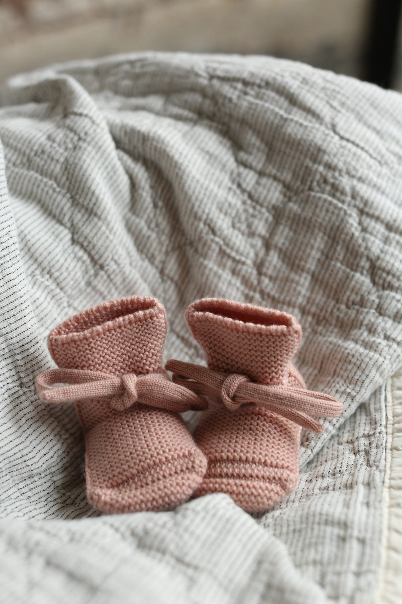 Hvid Strickschuhe Merinowolle ‚Booties‘ | Powder