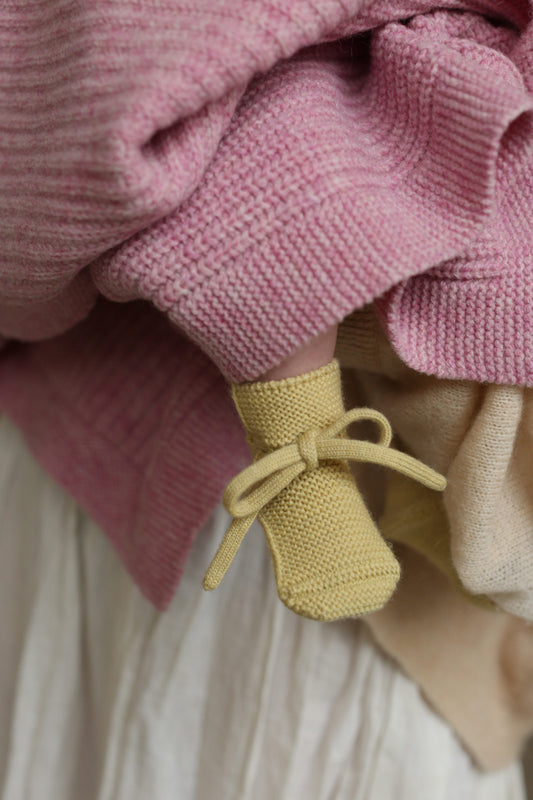 Hvid Strickschuhe Merinowolle ‚Booties‘ | Light Yellow
