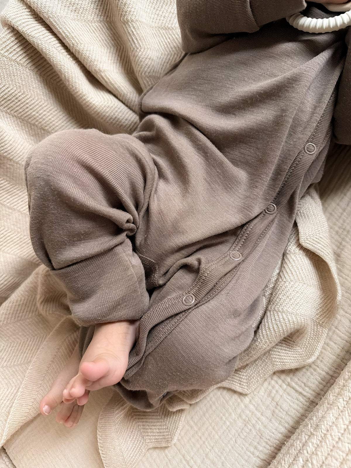 Joha Strampler Merinowolle Seide mit 2-in-1-Fuß | Dunkelbeige