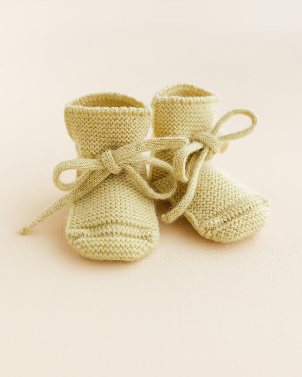 Hvid Strickschuhe Merinowolle ‚Booties‘ | Light Yellow