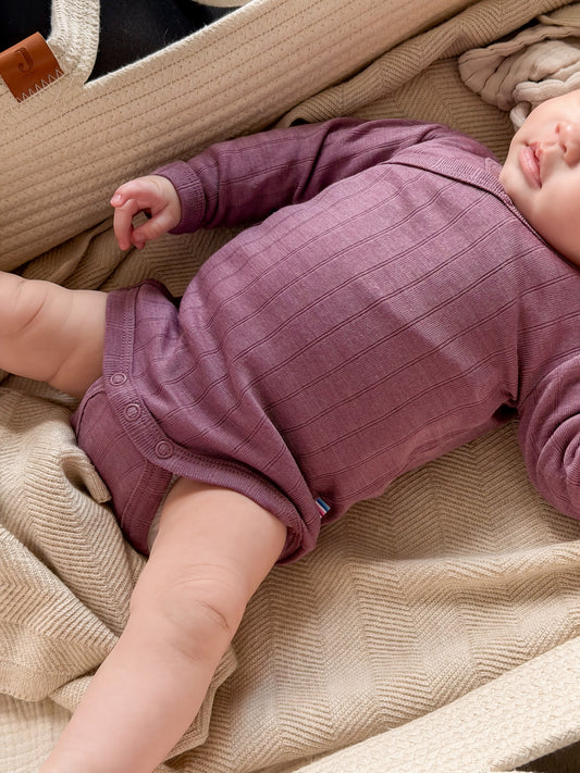 Merinowolle Seide Wickel-Bodysuit | Beere