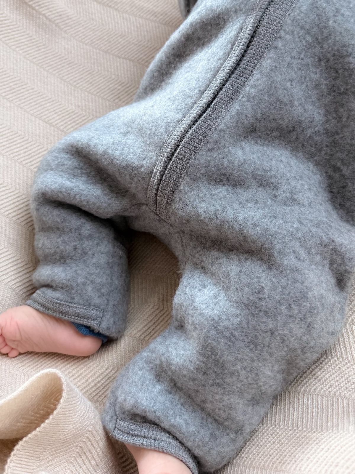Huttelihut Overall aus Merino-Wollfleece mit Öhrchen | Grey Melange