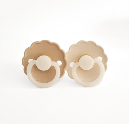 FRIGG Pacifier Daisy Night 'cream/croissant' 2-pack