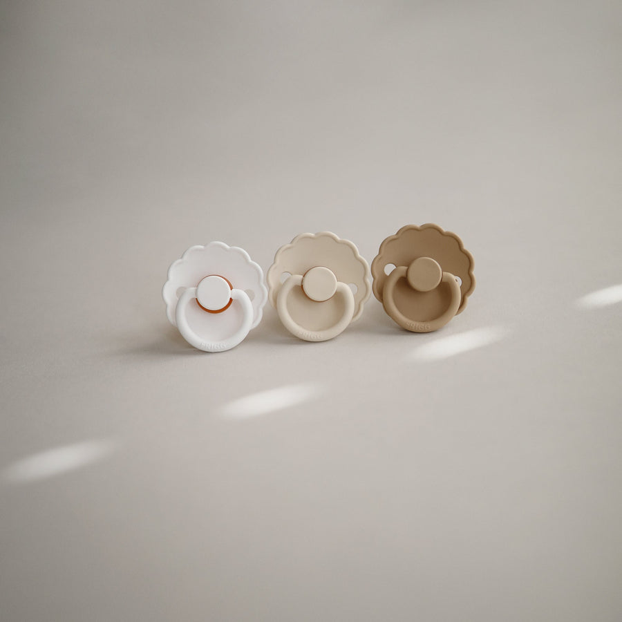 FRIGG Pacifier Daisy 'croissant/portobello' 2-pack