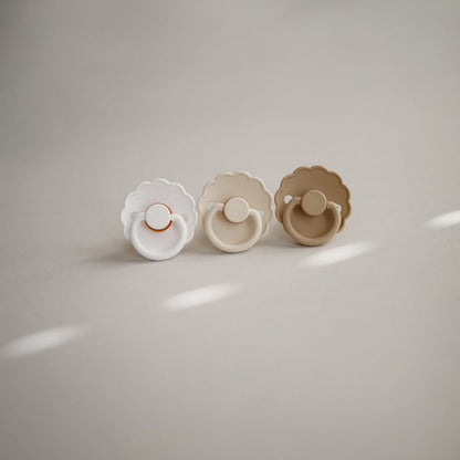 FRIGG Pacifier Daisy 'croissant/portobello' 2-pack