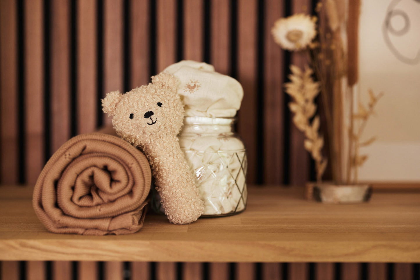 Rattle Boucle | teddy biscuit