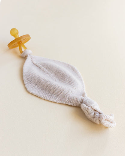 Schnullerhalter 'Titi Comforter Off-White' Merinowool